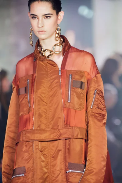 Look 32